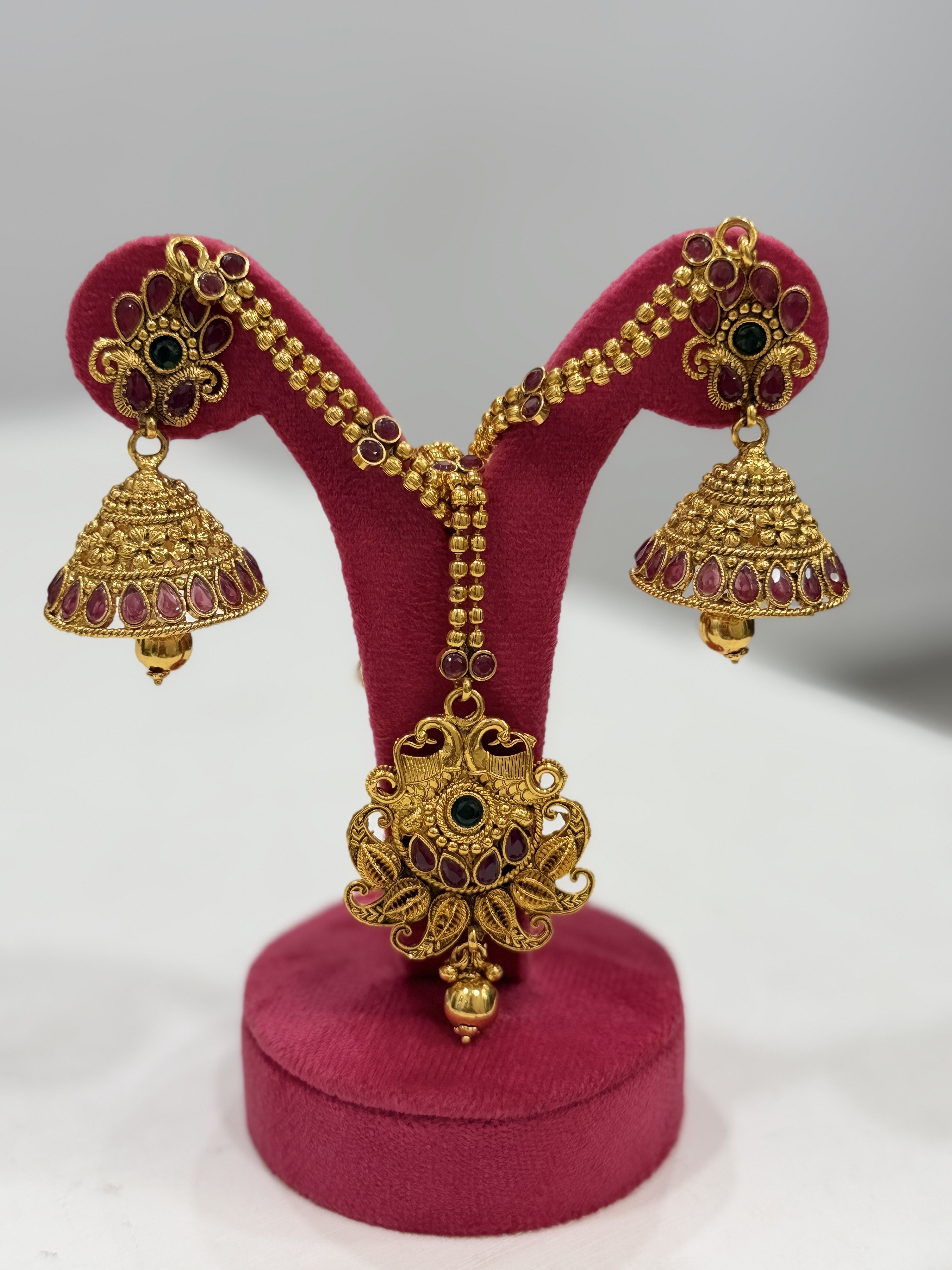 Trendy jhumka set