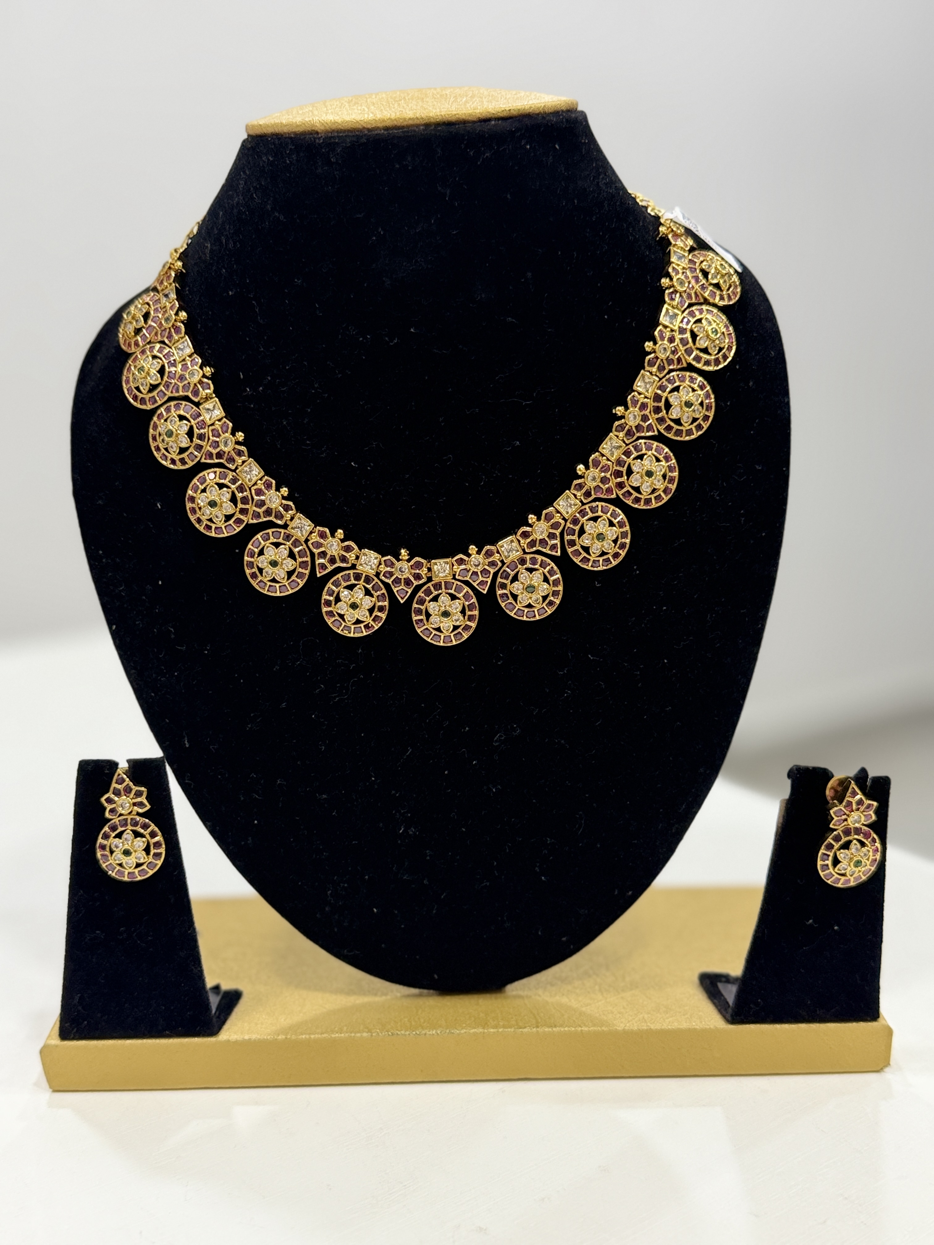 Traditional stone neck set