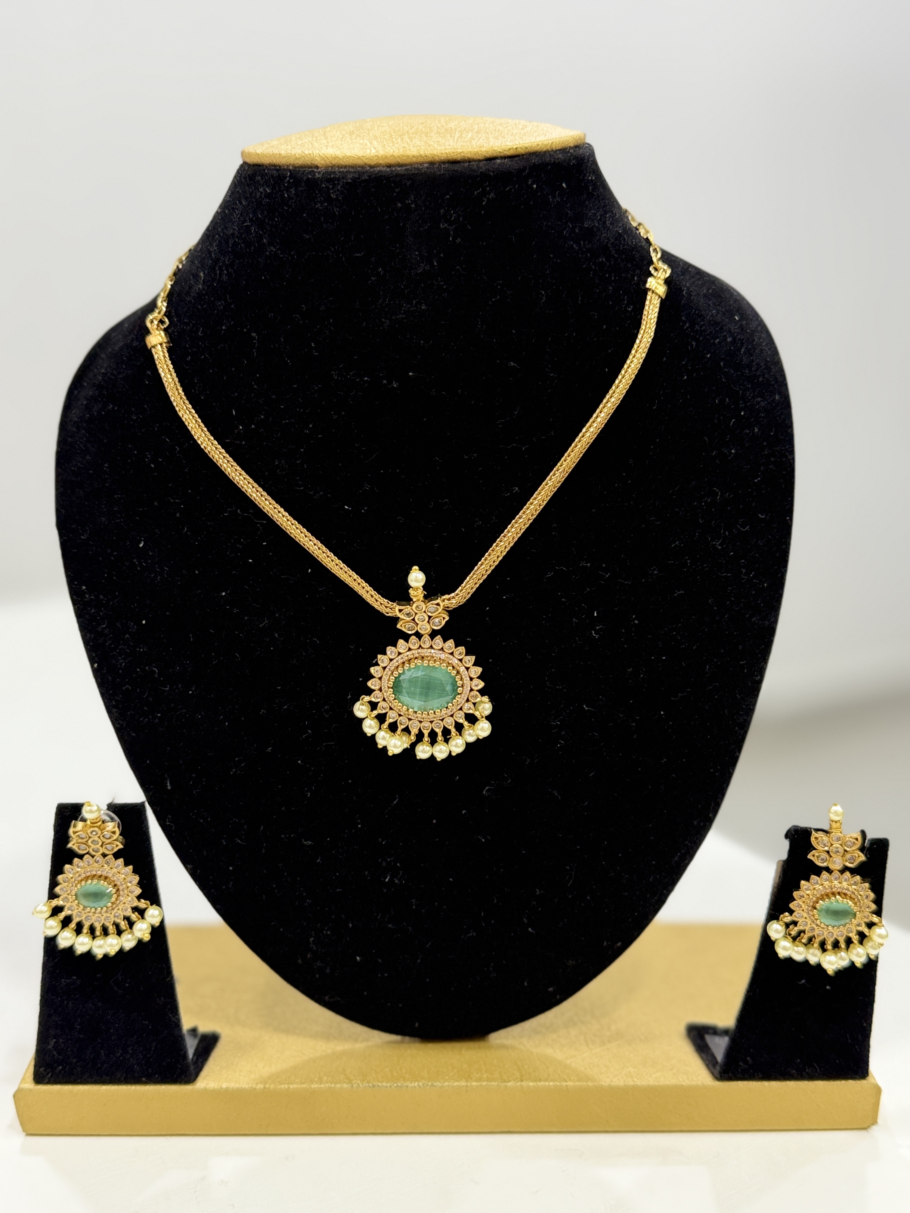 Fancy neck set